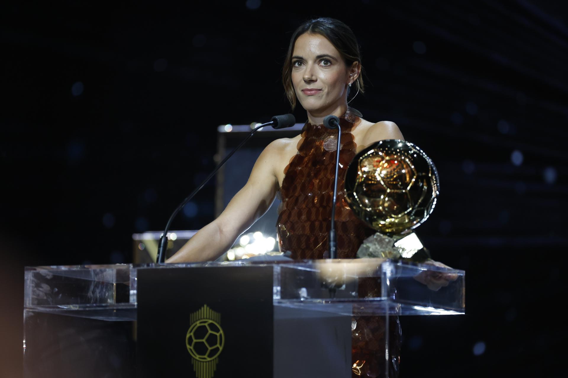 El poderío en la pista: Dembélé y Aitana protagonizan un dueto impresionante en la gala del Balón de Oro.