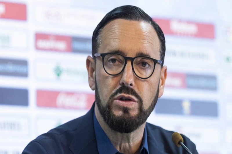 El técnico del Atlético de Madrid defende su estrategia y critica al joven portugués por sus declaraciones en prensa.