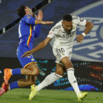 El Real Madrid conquista con dificultad el estadio de Colón, venciendo por mínima diferencia al Getafe y manteniendo la precarísima ventaja en lucha por el título.