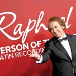 "El legendario Raphael revive la magia en Linares: 50 años de éxitos y leyenda en una gran noche de celebración"