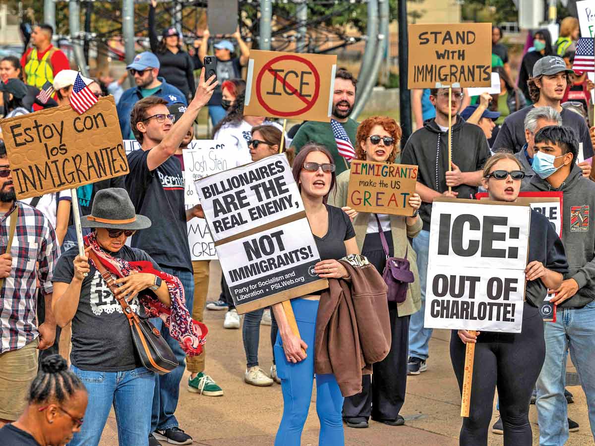 "Invasión policial en la frontera sur: Redadas masivas y tensiones crecen en Charlotte"