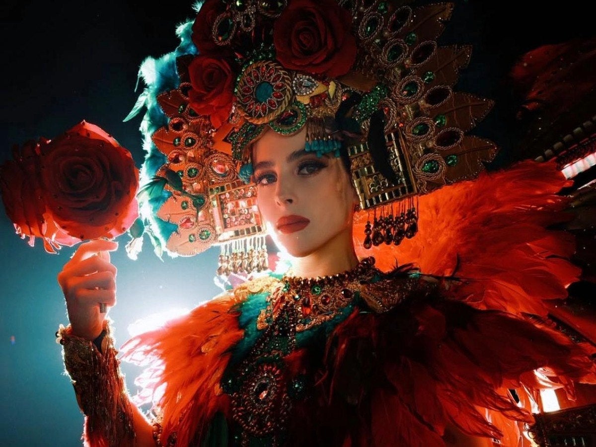La Pasión Mexicana Conquista el Escenario de Miss Universo 2025: Fátima Bosch Luce como Estrella con Traje Típico y Corazón Nacional