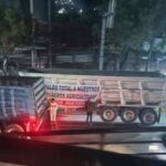 La lucha por la vía pública: Transportistas y campesinos unidos contra la ineficiencia y la desigualdad en las principales carreteras de México.