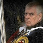 El poder cae: el Rey emérito abandona su título nobiliario y entra en la vida privada sin trono ni corona